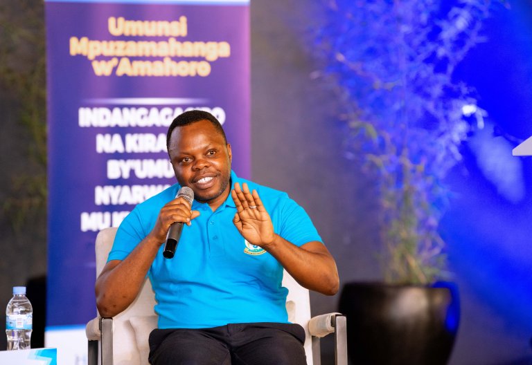 Minisitiri Utumatwishima yakebuye abashaka kuvanga ubufana n'amacakubiri