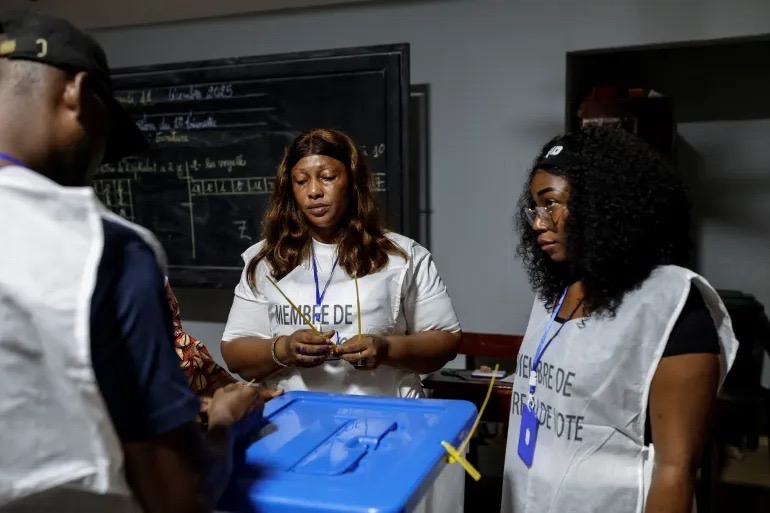 Guinea-Conakry: Abakabakaba miliyoni 7 bazindukiye mu matora y'Umukuru w'Igihugu 