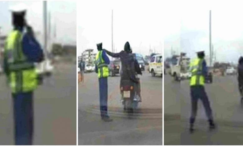 Umujura wari kuri moto yashikuje umupolisi telefoni ari kuyivugiraho!