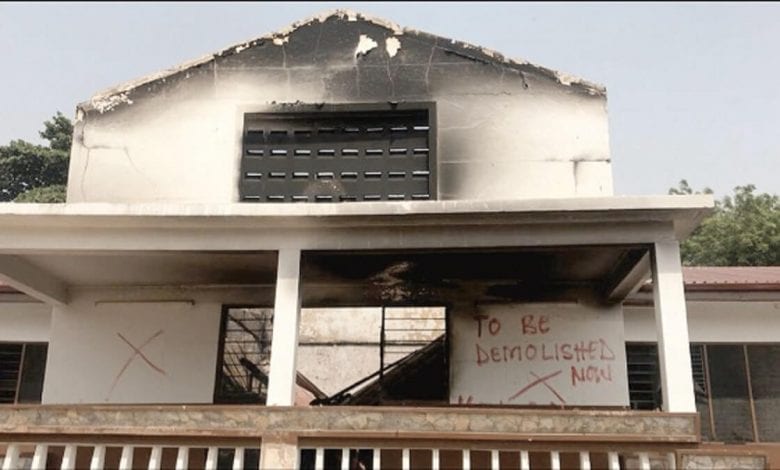 Yahatirijwe kujya ku ishuri n'ababyeyi be bituma atwiika aho we na bagenzi be barara