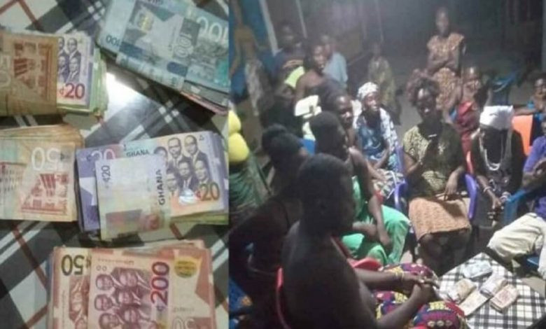 Abajura Bagaruye amafaranga bari bibye nyuma yo kujya kurogwa ku mupfumu