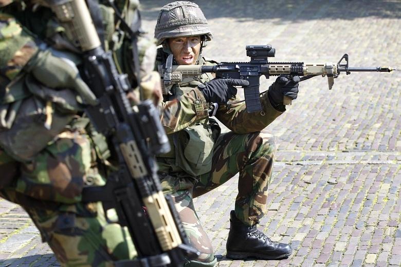 Amerika: Abasirikare batatu b'u Buholandi barashwe n'abantu bataramenyekana