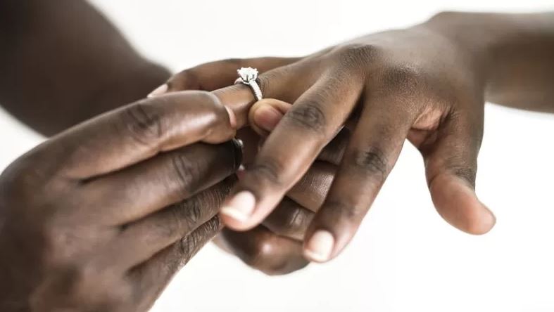 Nigeria: Umusirikare w'umukobwa yahanwe kubera kwemera gutererwa ivi yambaye imyenda ya gisirikare