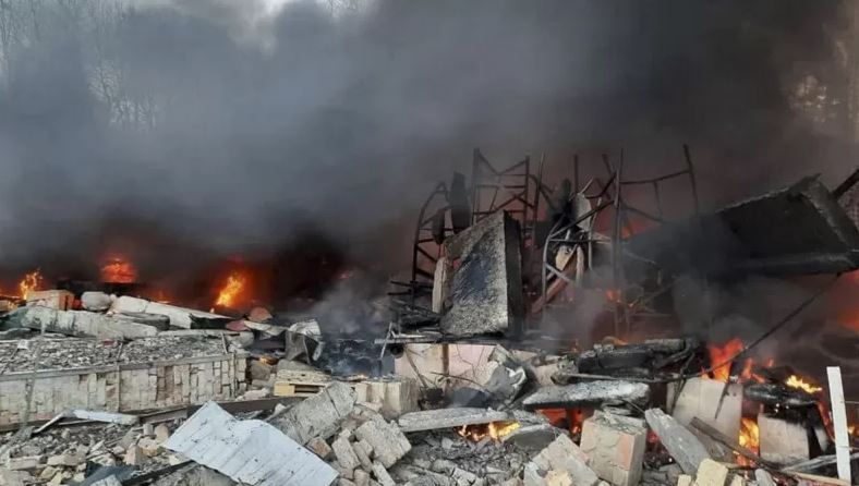 Uburusiya bwaramutse bumena ibisasu mu mujyi wa Kyiv