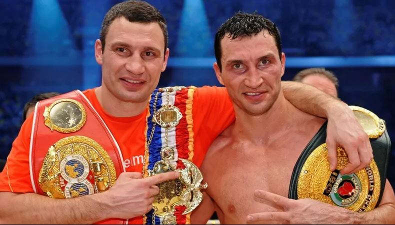 Ukraine: Abavandimwe bafite umuhigo ku isi mu iteramakofe ubu bari ku rugamba rwo kwivuna Uburusiya
