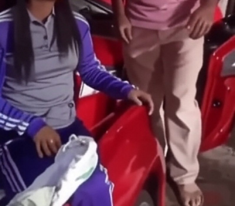 Polisi yamusanze muri ‘boot' y'imodoka, asobanura ko yanekaga umugabo akeka ko amuca inyuma