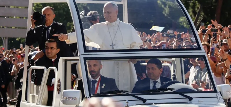 Papa Leo XIV yakiriwe n'imbaga y'abarenga miliyoni i Madrid mu ruzinduko rwe muri Espagne