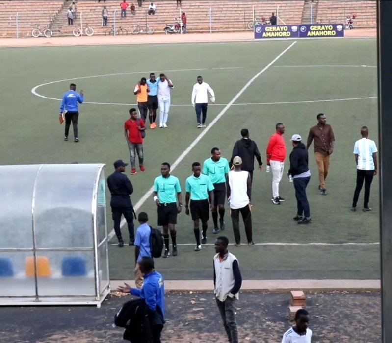 Umukinnyi wa La Jeunesse wakubise umusifuzi yahawe igihano gikomeye 