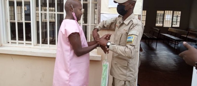 Amafoto: Karasira yitabye urukiko yitwaje agafuka k'inyandiko