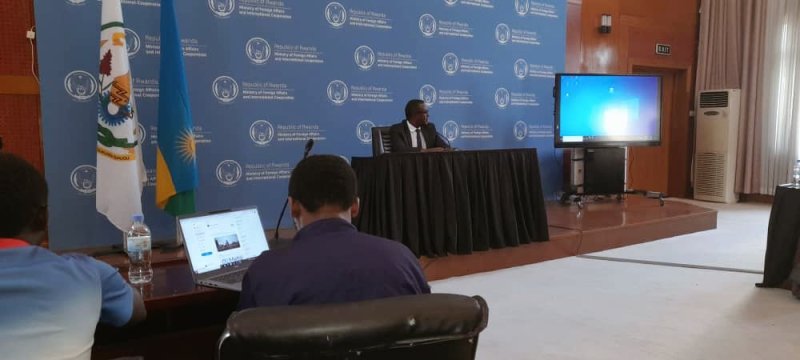 Minisitiri Biruta yahishuye igihe impunzi zizava UK zizagerera mu Rwanda