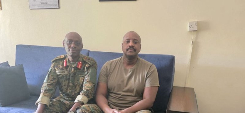 Gen. Muhoozi yafunguye Gen. Namanya anamuhanaguraho ibyaha byose