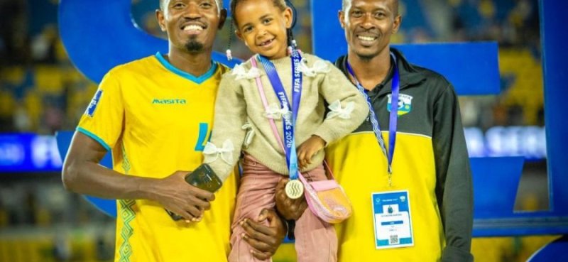 FERWAFA yigaramye abakinnyi b'Amavubi bazanye abana mu kibuga