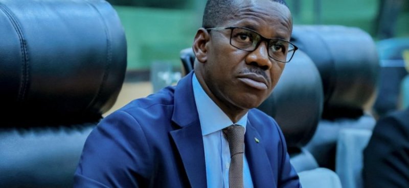 Senateri Evode yasabye urugaga rw'abubatsi kwambura ibyangombwa uwubatse inzu ya RDB