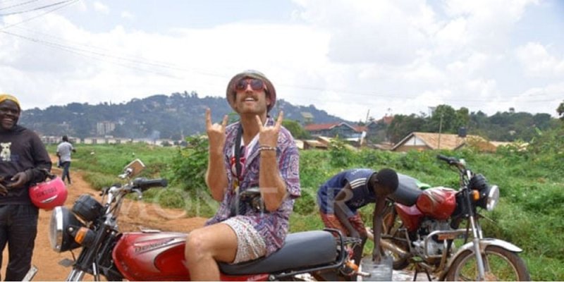 Muzungu Boda wamamaye muri Uganda yahambirijwe, asubizwa iwabo