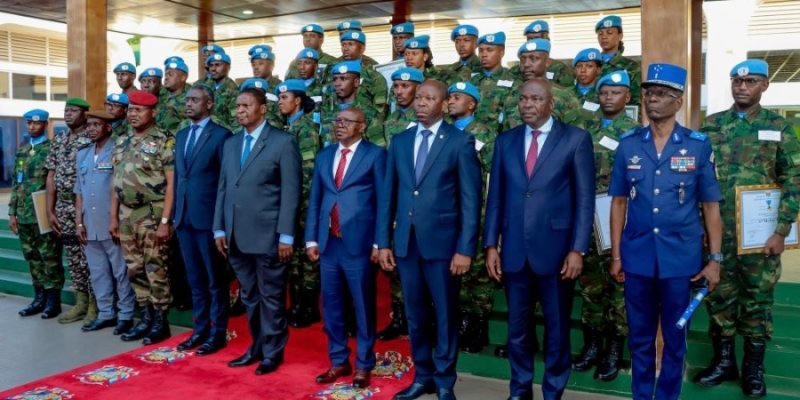  Perezida Touadéra yambitse imidali y'ishimwe abasirikare b'u Rwanda 