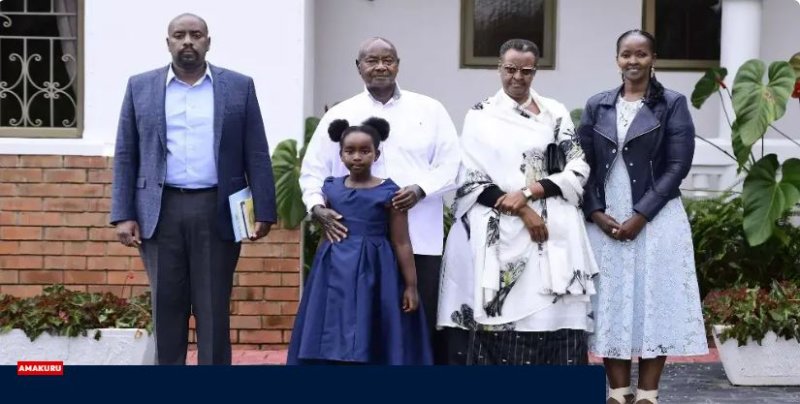 Museveni yagiranye n'umuhungu we ibiganiro byo ku rwego rwo hejuru, ubwo yamusuraga iwe mu rugo