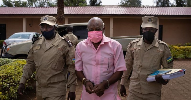 Umuryango wa Rusesabagina uvuga ko hashize iminsi 15 atarabona inyandiko imukatira