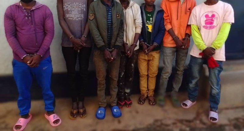 Kigali: Abantu 13 bibaga batoboye amanzu bafashwe