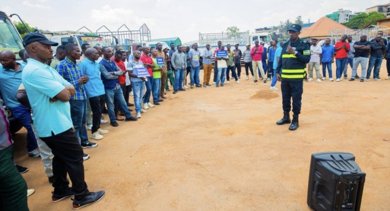 Amakosa abashoferi b'amakamyo bagomba kwirinda mu mboni za SP Kayigi