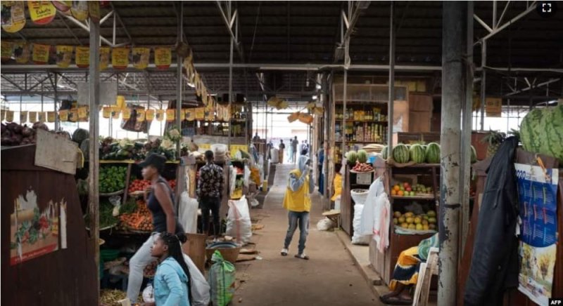 Abaturage barasaba Leta kugira icyo ikora ku biciro bihanitse ku masoko
