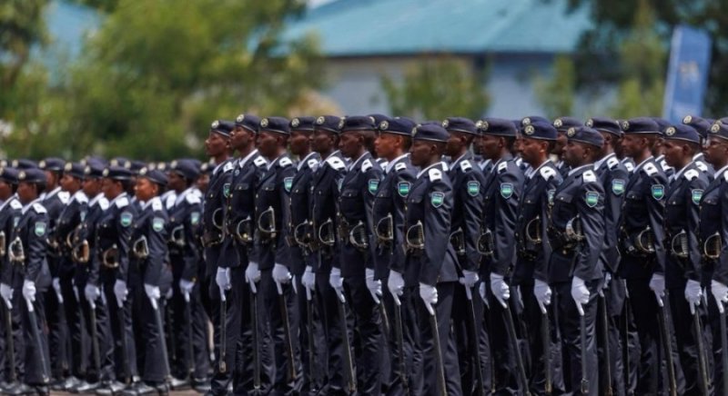  AIP 436 bashya binjiye muri Polisi y'u Rwanda bahawe ipeti na Perezida Kagame