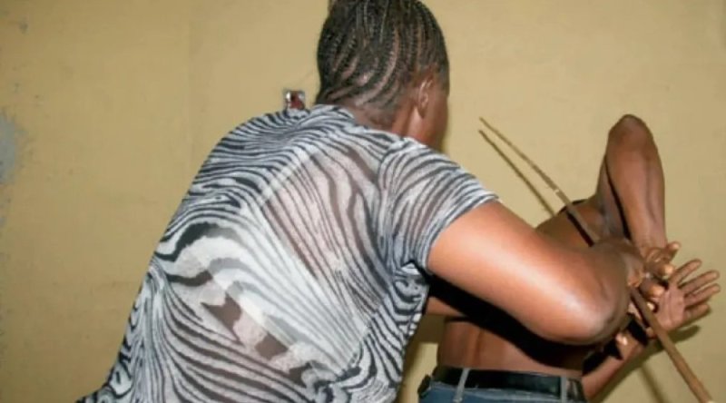 Rutsiro: Abagabo bahishuye ibyo bakorerwa n'abagore babo bakaryumaho n'impamvu baba badashaka ko bimenyekana