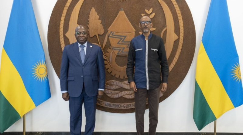 Perezida Kagame yakiriye intumwa ya Perezida wa Angola ikubutse RDC