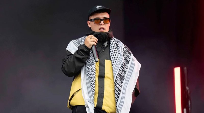 Umuraperi wo muri Irelande wazungurije ibendera rya Hezibollah ku rubyiniro yitabye urukiko !