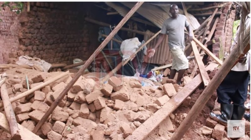 Uganda: Inzu yasenywe m'imvura igwira abana batatu bavukana barapfa