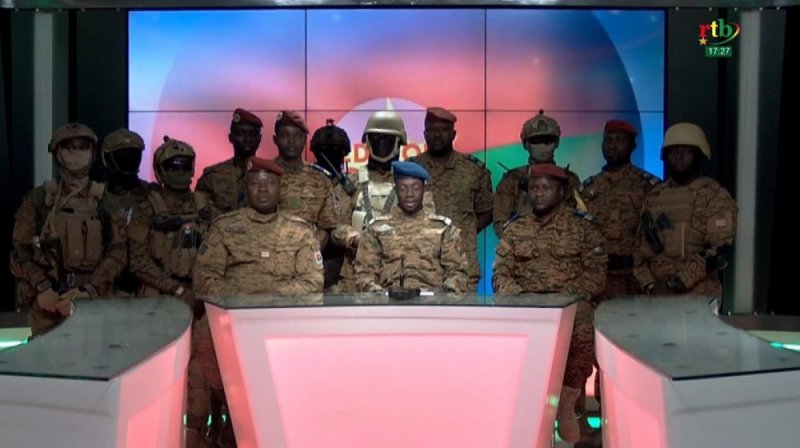 Burkina Faso: Abasirikare bigometse bemeje ko bahiritse ku butegetsi Perezida Kabore