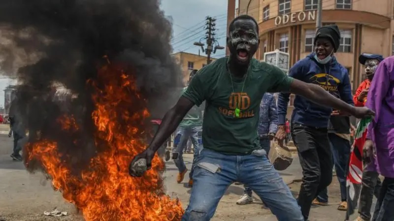Perezida Ruto yahagaritse kongera imishahara y'abadepite kubera uburakari bw'abaturage