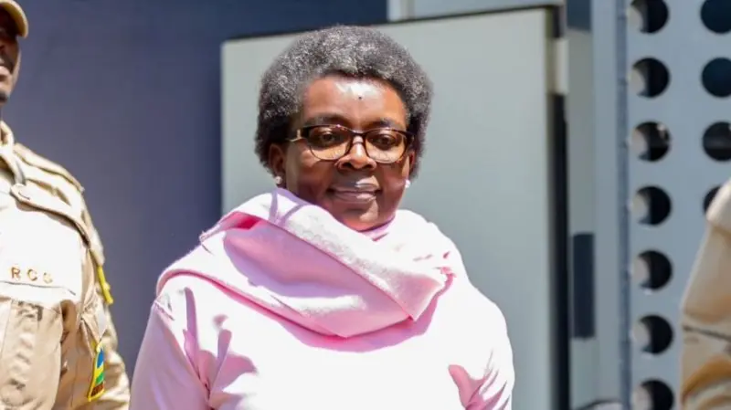 Ingabire Victoire yagarutse mu rukiko avuga ko yimwa uburenganzira aho afungiye