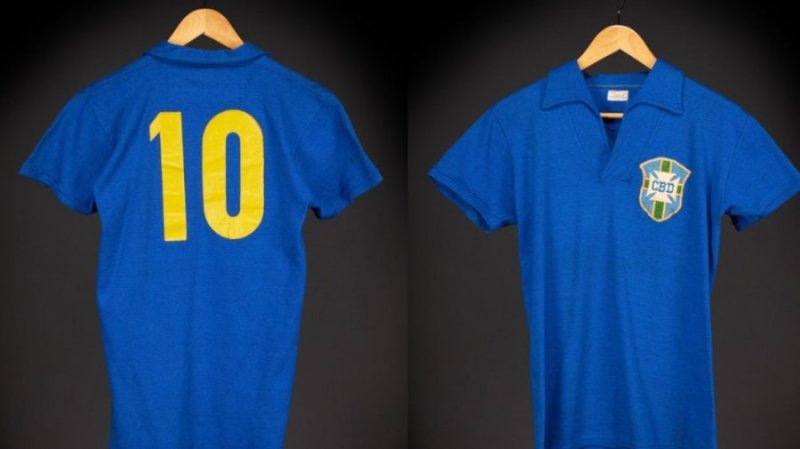 Umwambaro Pelé yakinanye igikombe cy'isi mu 1958 wagurishijwe arenga miliyari 7 Frw
