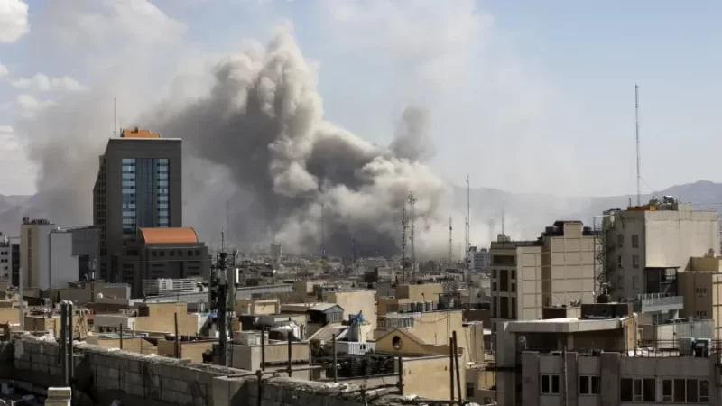 Iran yarashe ibisasu biremereye kuri Israel