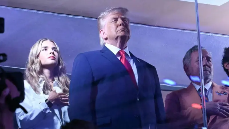 Trump wakoze ibitarakorwa n'undi muperezida wa Amerika yavugirijwe induru ubwo yitabiraga imikino ya nyuma ya NBA