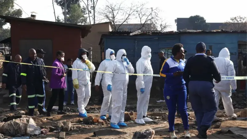 Polisi ya Afurika y'Epfo Irimo Guhiga Abakekwaho Kwica Abantu 12 i Johannesburg
