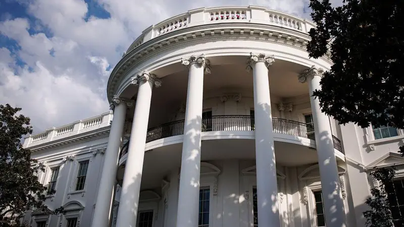 Amerika: Urwego rurinda perezida ruri gukora iperereza ku masasu yumvikaniye hafi ya White House