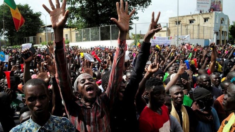 Mali:Abigaragambya bateye Radio na TV by'igihugu babibuza gukora