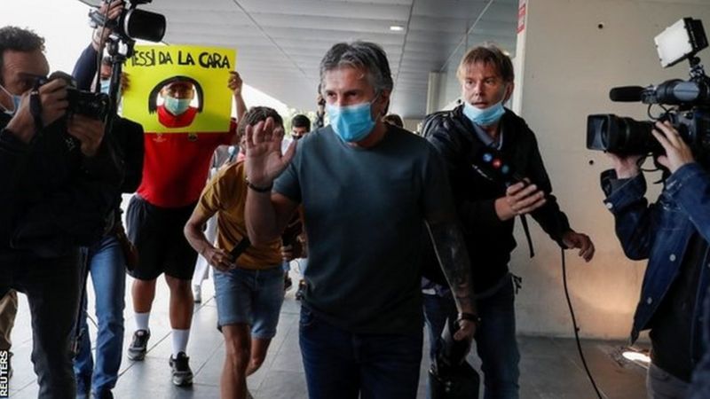 Se wa Lionel Messi akaba n'umujyanama we yaganiriye na perezida wa Barcelona