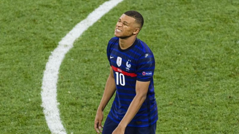 Umukinnyi uzwi mu Bufaransa yatangaje ko yishimiye kubona Mbappe ababaye nyuma yo guhusha penaliti