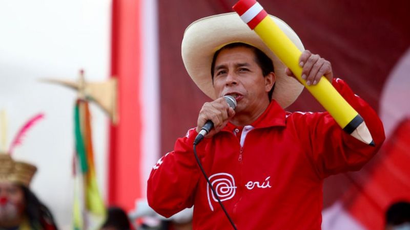 Umwalimu w'amashuri abanza yarahiriye kuba perezida wa Peru