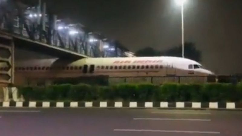 Air India: Videwo y'indege yaheze munsi y'iteme yahererekanyijwe na benshi