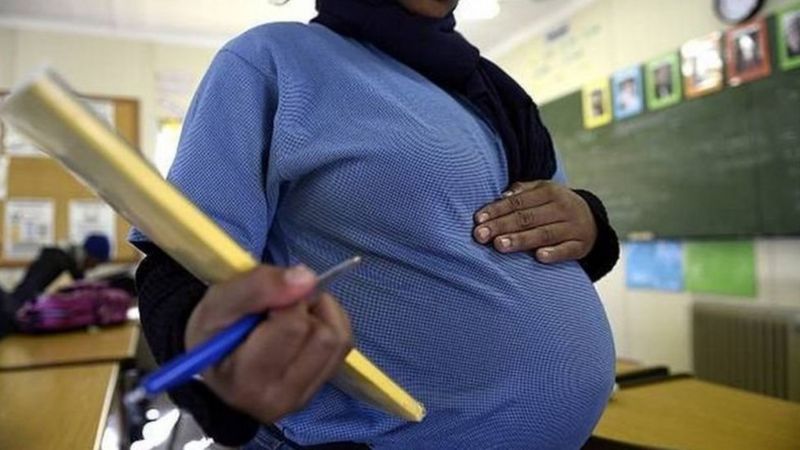 Tanzania yakuyeho itegeko ryabuzaga abakobwa batwite kwiga