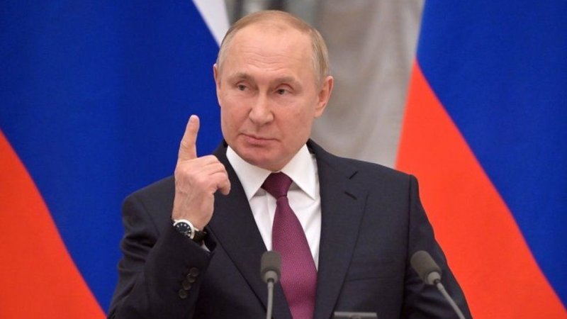 Perezida Putin yasabye abarasisha intwaro z'Ubumara kuzegeza hafi
