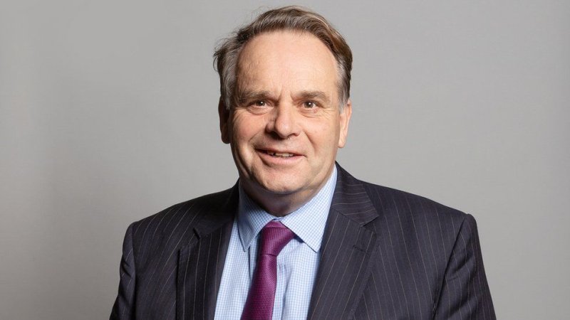 Ubwongereza:Depite Neil Parish yeguye mu kazi nyuma yo kurebera Filime y'urukozasoni mu cyumba cy'inteko