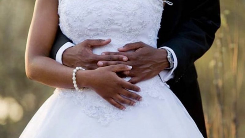 Yashyingiranwe na murumuna w'umugeni we nyuma y'uko uwo yakunze amatorotse ku munsi w'ubukwe