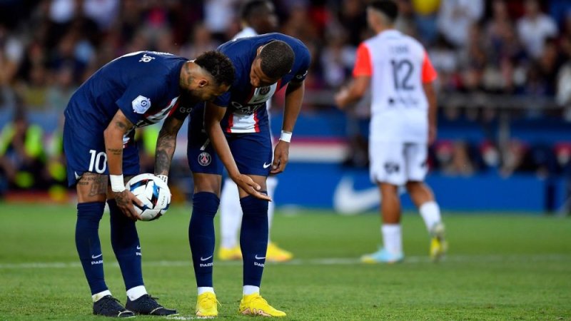 Hamenyekanye umukinnyi wagiye hagati Mbappe na Neymar Jr bagiye kurwana