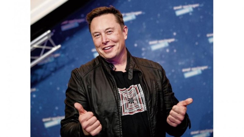 Elon Musk yasabwe kujyana Maguire kuri Mars nyuma yo kuvuga ko agura Manchester United