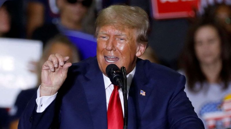 Trump yaciye amarenga akomeye ko aziyamamaza mu 2024
