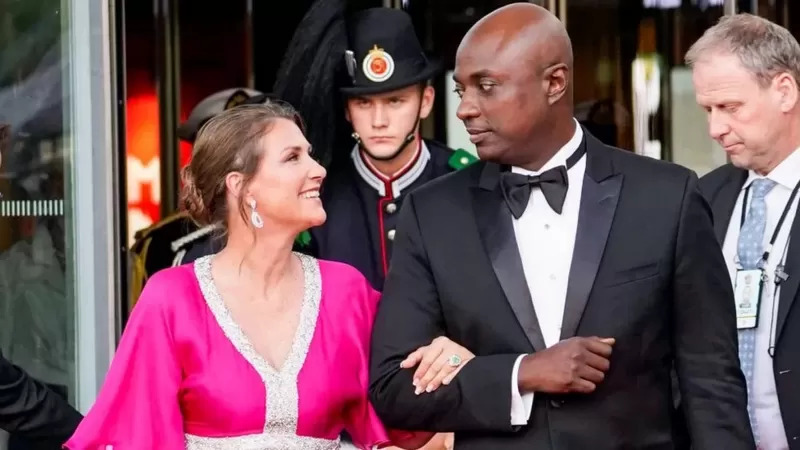 Norway: Igikomangomakazi cyateye umugongo iby'ibwami kijya gukorana n'umukunzi wacyo w'umupfumu